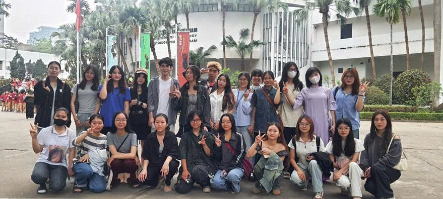 SINH VIÊN THIẾT KẾ THỜI TRANG HỌC TẬP VÀ SÁNG TẠO TỪ KHÔNG GIAN BẢO TÀNG
