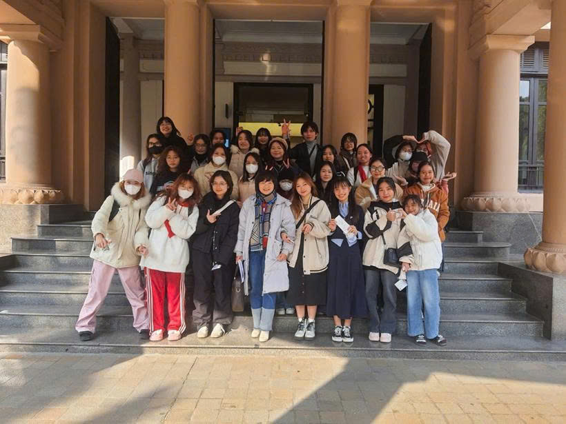 SINH VIÊN THIẾT KẾ THỜI TRANG HỌC TẬP VÀ SÁNG TẠO TỪ KHÔNG GIAN BẢO TÀNG