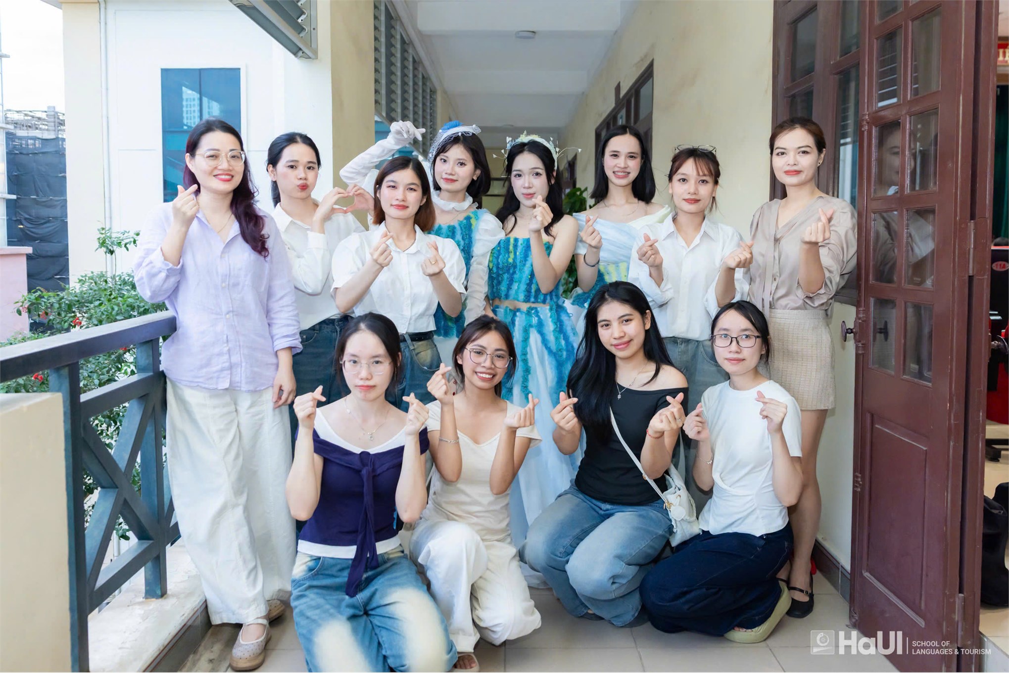 TỰ HÀO SINH VIÊN KHOA CÔNG NGHỆ MAY VÀ THIẾT KẾ THỜI TRANG TỎA SÁNG VỚI GIẢI NHÌ TẠI CUỘC THI HÙNG BIỆN TIẾNG ANH “SPEAKUP 2026”