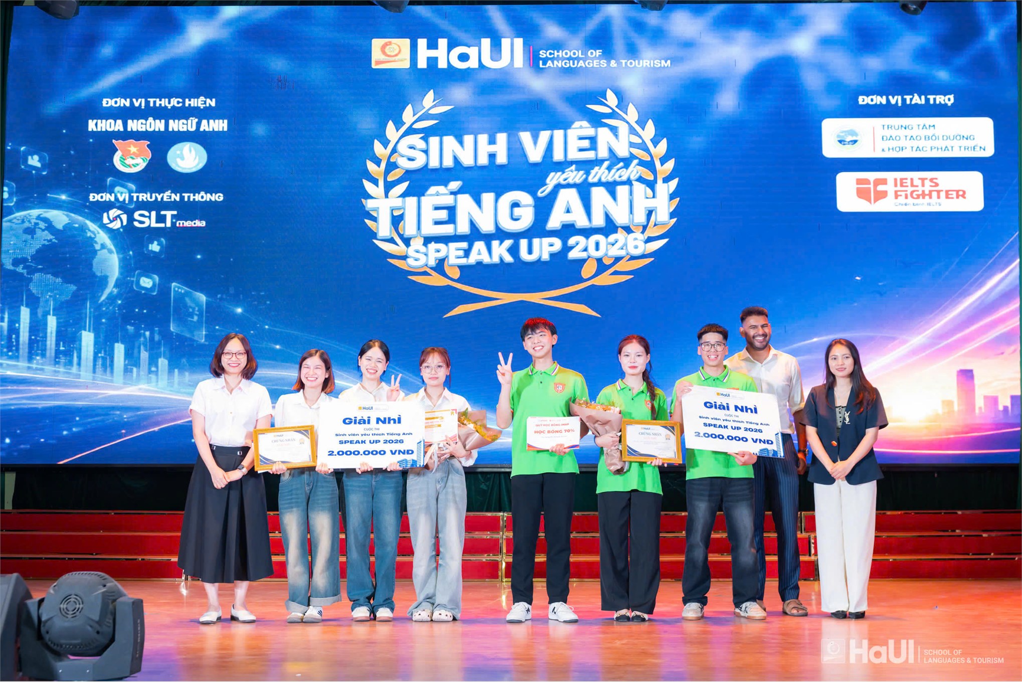 TỰ HÀO SINH VIÊN KHOA CÔNG NGHỆ MAY VÀ THIẾT KẾ THỜI TRANG TỎA SÁNG VỚI GIẢI NHÌ TẠI CUỘC THI HÙNG BIỆN TIẾNG ANH “SPEAKUP 2026”