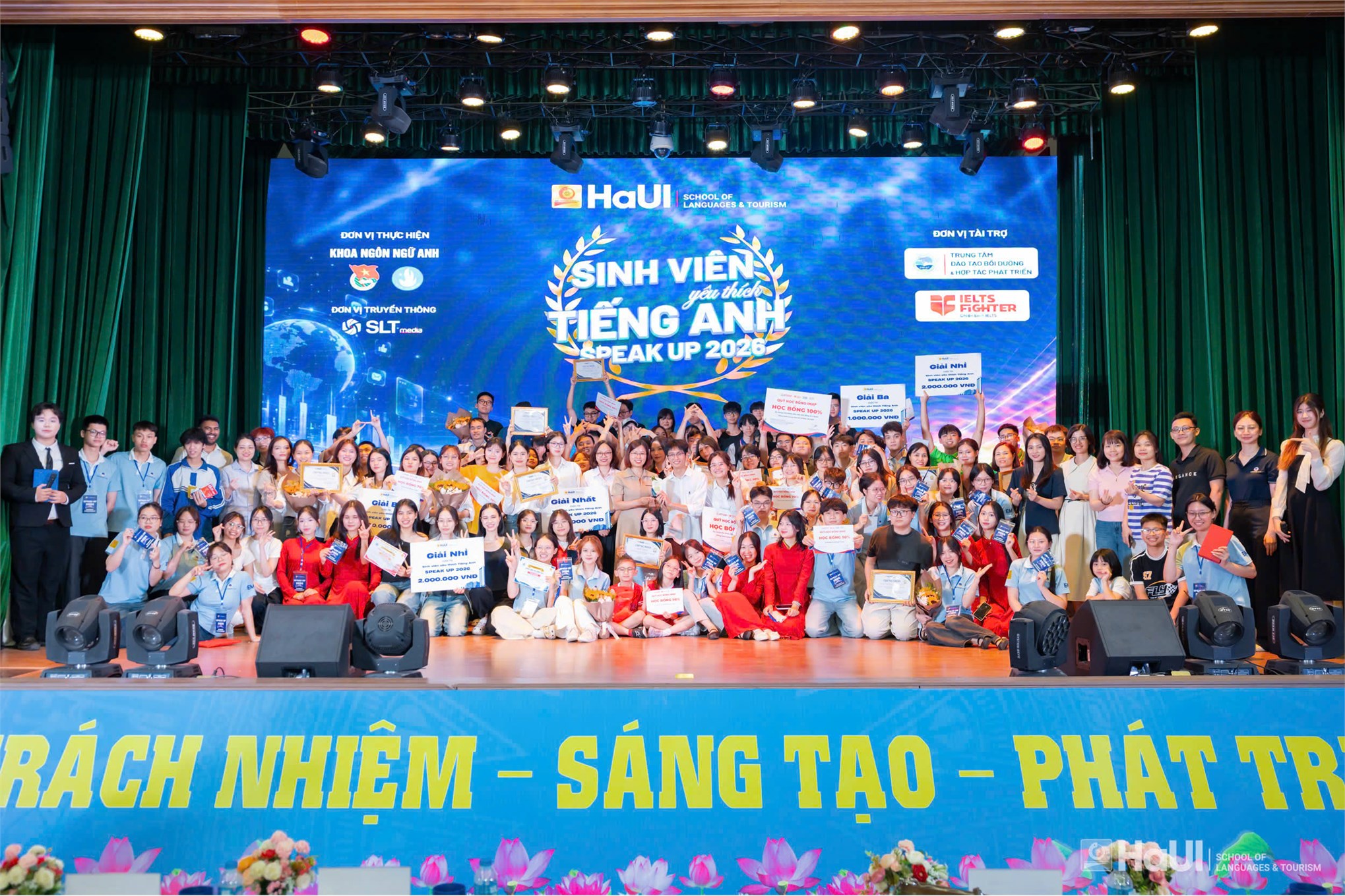 TỰ HÀO SINH VIÊN KHOA CÔNG NGHỆ MAY VÀ THIẾT KẾ THỜI TRANG TỎA SÁNG VỚI GIẢI NHÌ TẠI CUỘC THI HÙNG BIỆN TIẾNG ANH “SPEAKUP 2026”