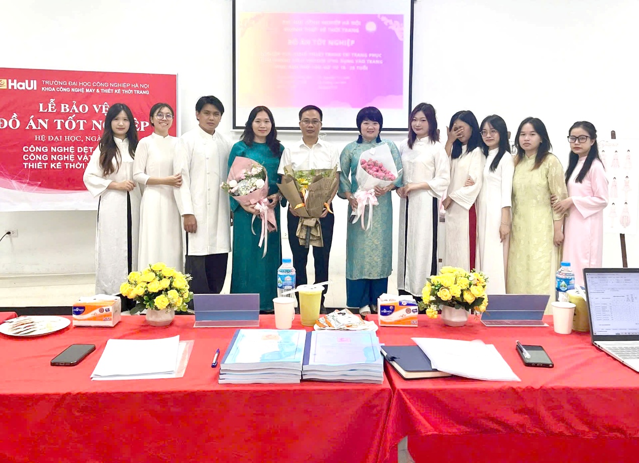 LỄ BẢO VỆ ĐỒ ÁN TỐT NGHIỆP NGÀNH THIẾT KẾ THỜI TRANG KHÓA 17 - KHOA CÔNG NGHỆ MAY VÀ THIẾT KẾ THỜI TRANG, ĐẠI HỌC CÔNG NGHIỆP HÀ NỘI