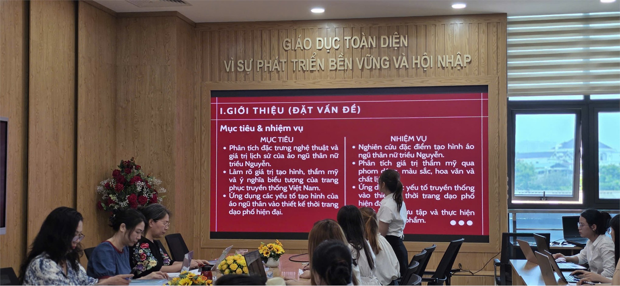 Dấu ấn sáng tạo và khát vọng ứng dụng tại hội nghị sinh viên nghiên cứu khoa học lần thứ XVII Khoa Công nghệ May & Thiết kế thời trang