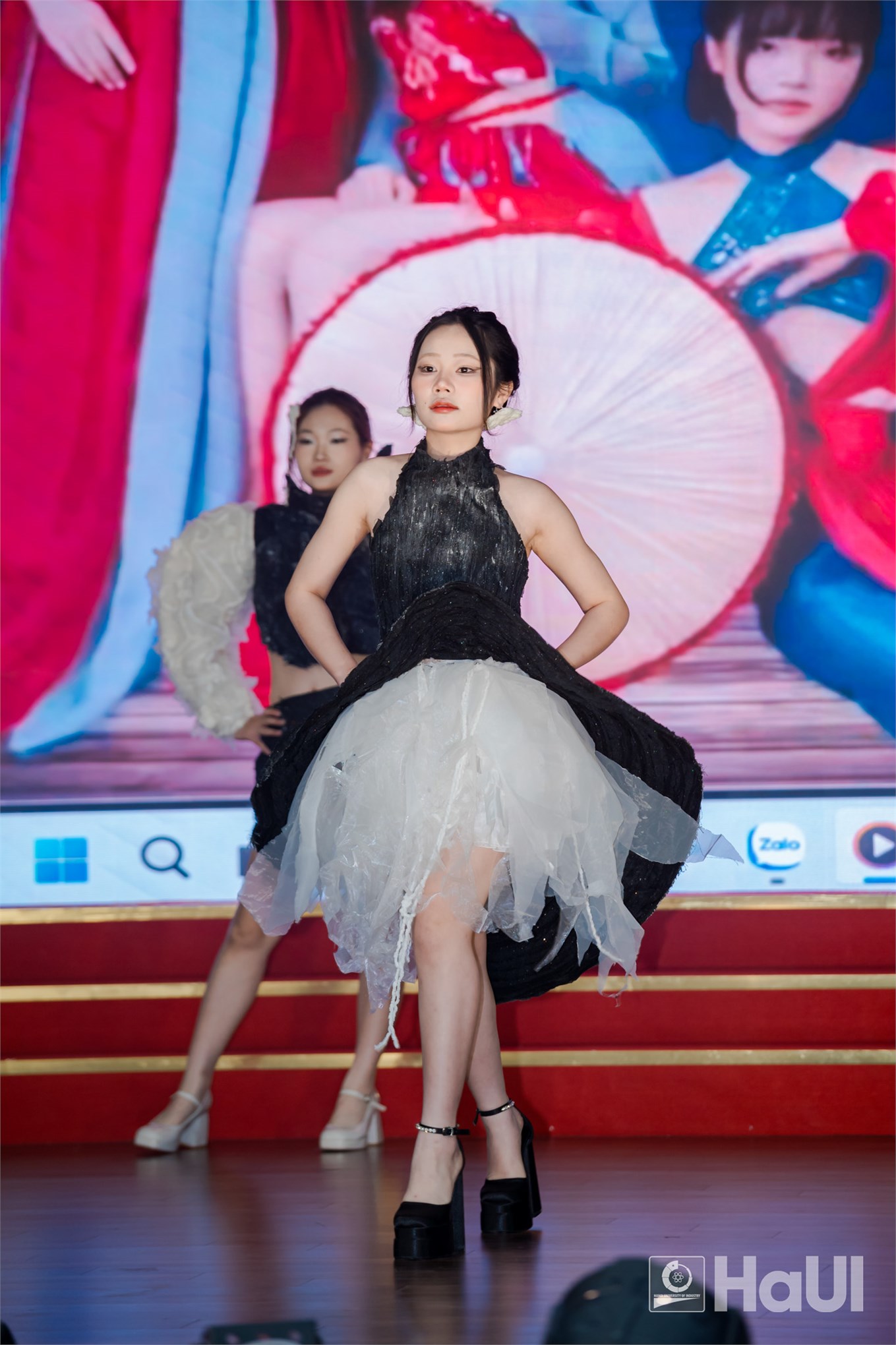 Từ giảng đường sáng tạo đến sàn diễn bài tốt nghiệp: Sinh viên ngành Thiết kế thời trang khẳng định bản lĩnh tại Đại học Công nghiệp Hà Nội