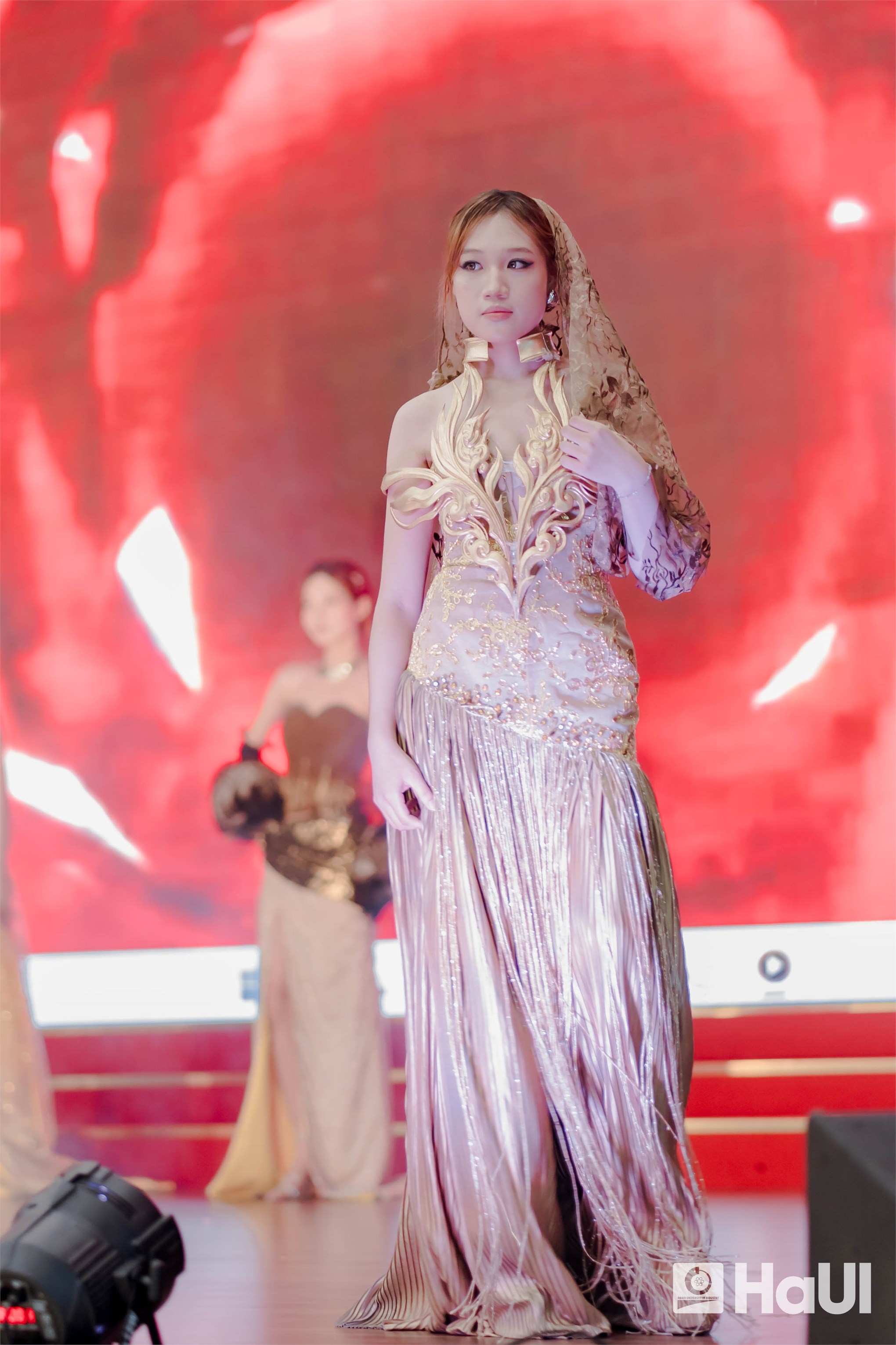 Từ giảng đường sáng tạo đến sàn diễn bài tốt nghiệp: Sinh viên ngành Thiết kế thời trang khẳng định bản lĩnh tại Đại học Công nghiệp Hà Nội