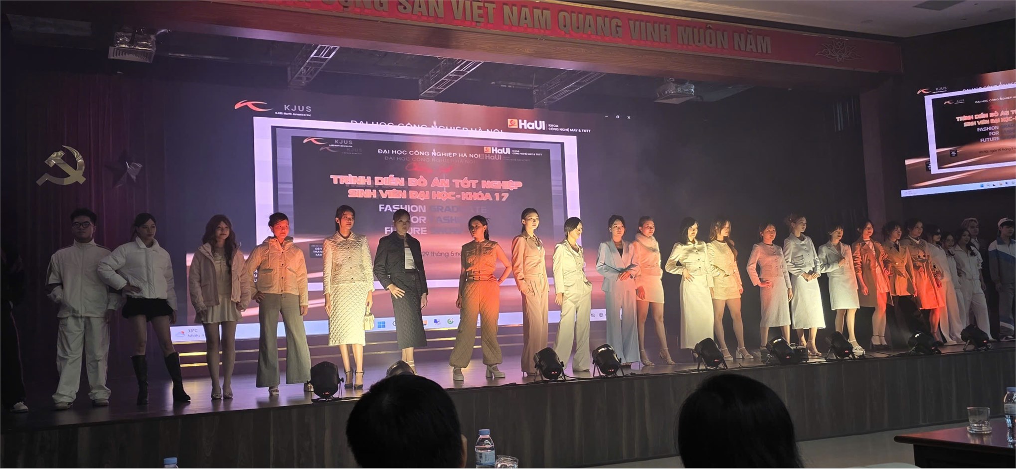 Từ ý tưởng đến đơn hàng thực tế: Ngành Công nghệ dệt, may khẳng định năng lực đào tạo qua màn trình diễn thời trang ứng dụng tại Đại học công nghiệp Hà Nội