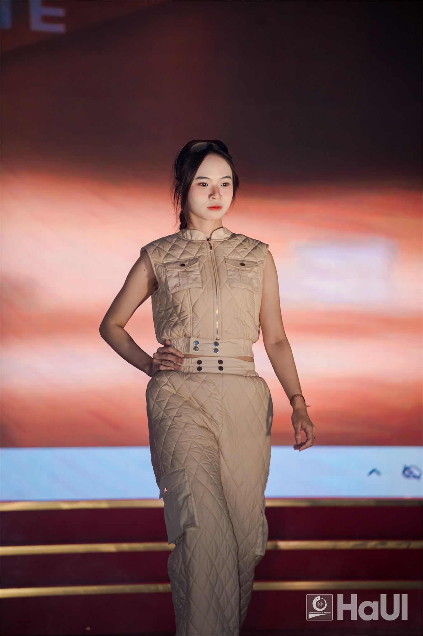 Từ ý tưởng đến đơn hàng thực tế: Ngành Công nghệ dệt, may khẳng định năng lực đào tạo qua màn trình diễn thời trang ứng dụng tại Đại học công nghiệp Hà Nội