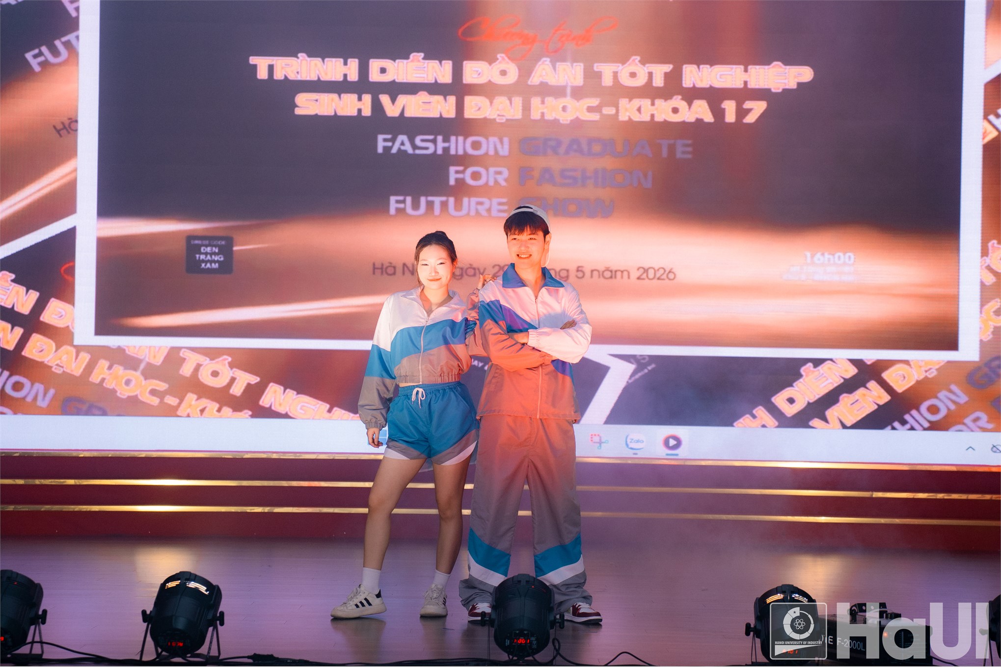 Từ ý tưởng đến đơn hàng thực tế: Ngành Công nghệ dệt, may khẳng định năng lực đào tạo qua màn trình diễn thời trang ứng dụng tại Đại học công nghiệp Hà Nội