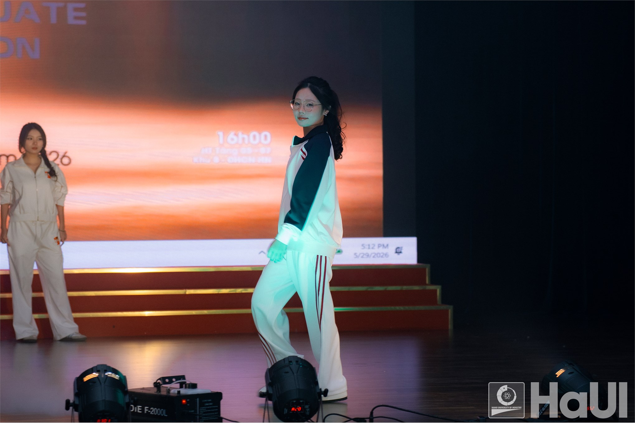 Từ ý tưởng đến đơn hàng thực tế: Ngành Công nghệ dệt, may khẳng định năng lực đào tạo qua màn trình diễn thời trang ứng dụng tại Đại học công nghiệp Hà Nội