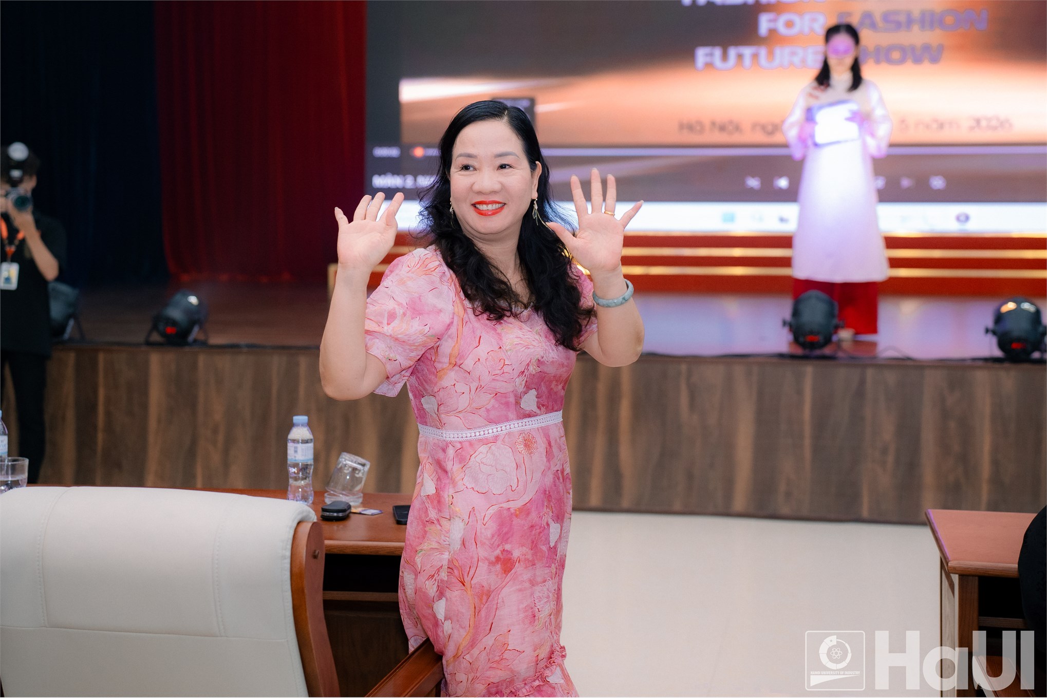 Từ ý tưởng đến đơn hàng thực tế: Ngành Công nghệ dệt, may khẳng định năng lực đào tạo qua màn trình diễn thời trang ứng dụng tại Đại học công nghiệp Hà Nội