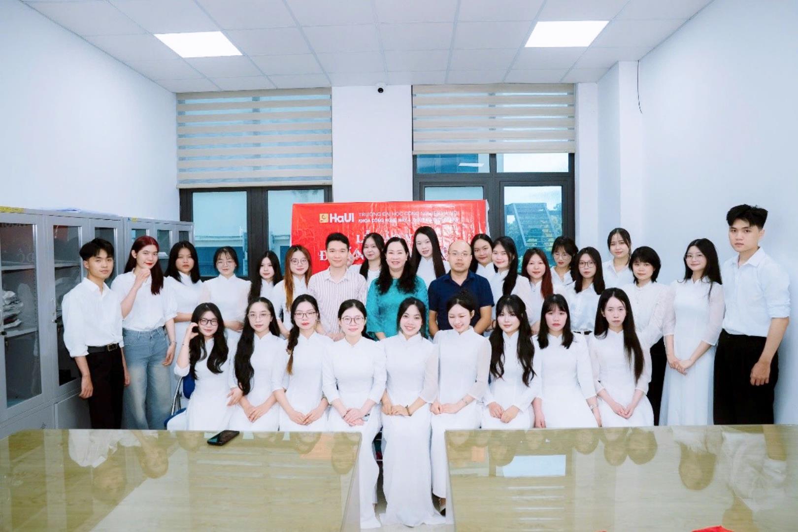 Lễ bảo vệ đồ án tốt nghiệp đại học khóa 17, ngành Công nghệ Vật liệu Dệt may- Dấu mốc khẳng định tri thức- khát vọng tuổi trẻ