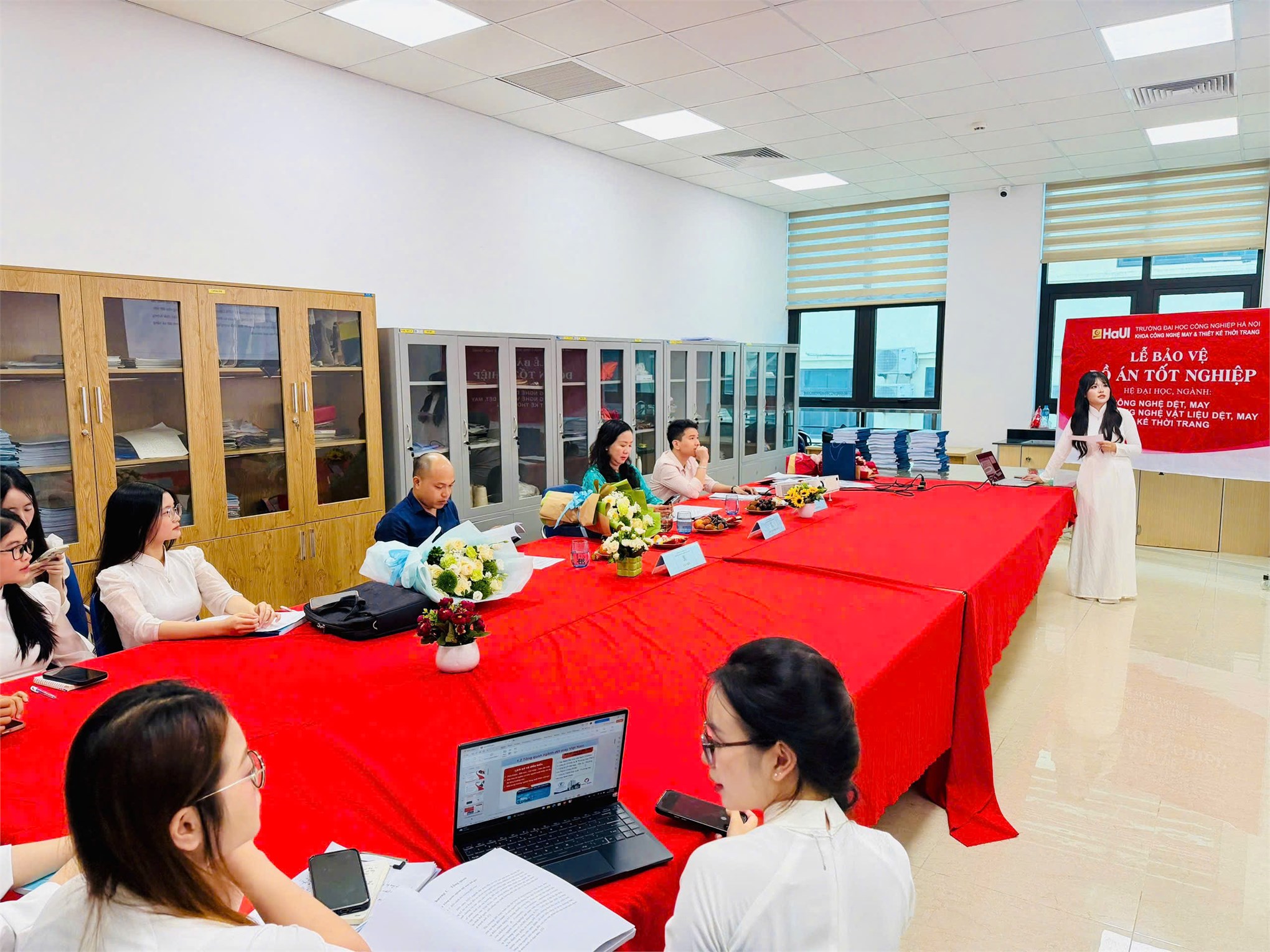 Lễ bảo vệ đồ án tốt nghiệp đại học khóa 17, ngành Công nghệ Vật liệu Dệt may- Dấu mốc khẳng định tri thức- khát vọng tuổi trẻ