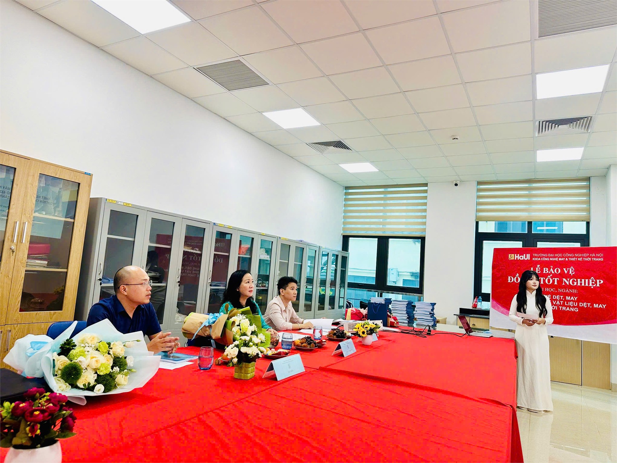 Lễ bảo vệ đồ án tốt nghiệp đại học khóa 17, ngành Công nghệ Vật liệu Dệt may- Dấu mốc khẳng định tri thức- khát vọng tuổi trẻ