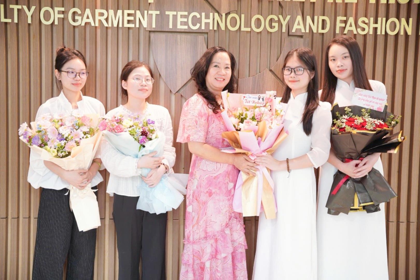 Lễ bảo vệ đồ án tốt nghiệp đại học khóa 17, ngành Công nghệ Vật liệu Dệt may- Dấu mốc khẳng định tri thức- khát vọng tuổi trẻ