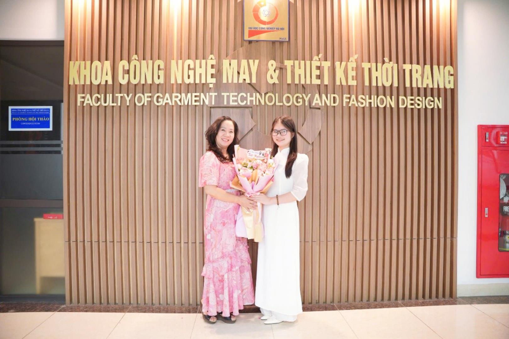 Lễ bảo vệ đồ án tốt nghiệp đại học khóa 17, ngành Công nghệ Vật liệu Dệt may- Dấu mốc khẳng định tri thức- khát vọng tuổi trẻ