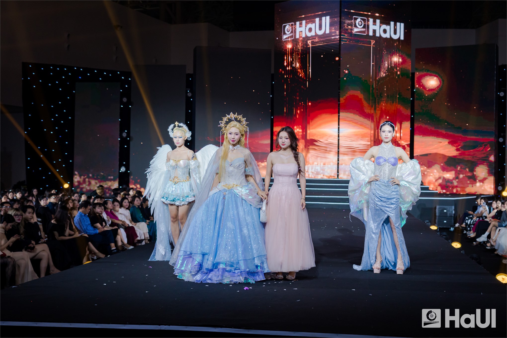 Sinh viên Khoa Công nghệ May & Thiết kế thời trang ghi đấu ấn tại sự kiện thời trang toàn cầu Global Fashion Week All Stars 2026