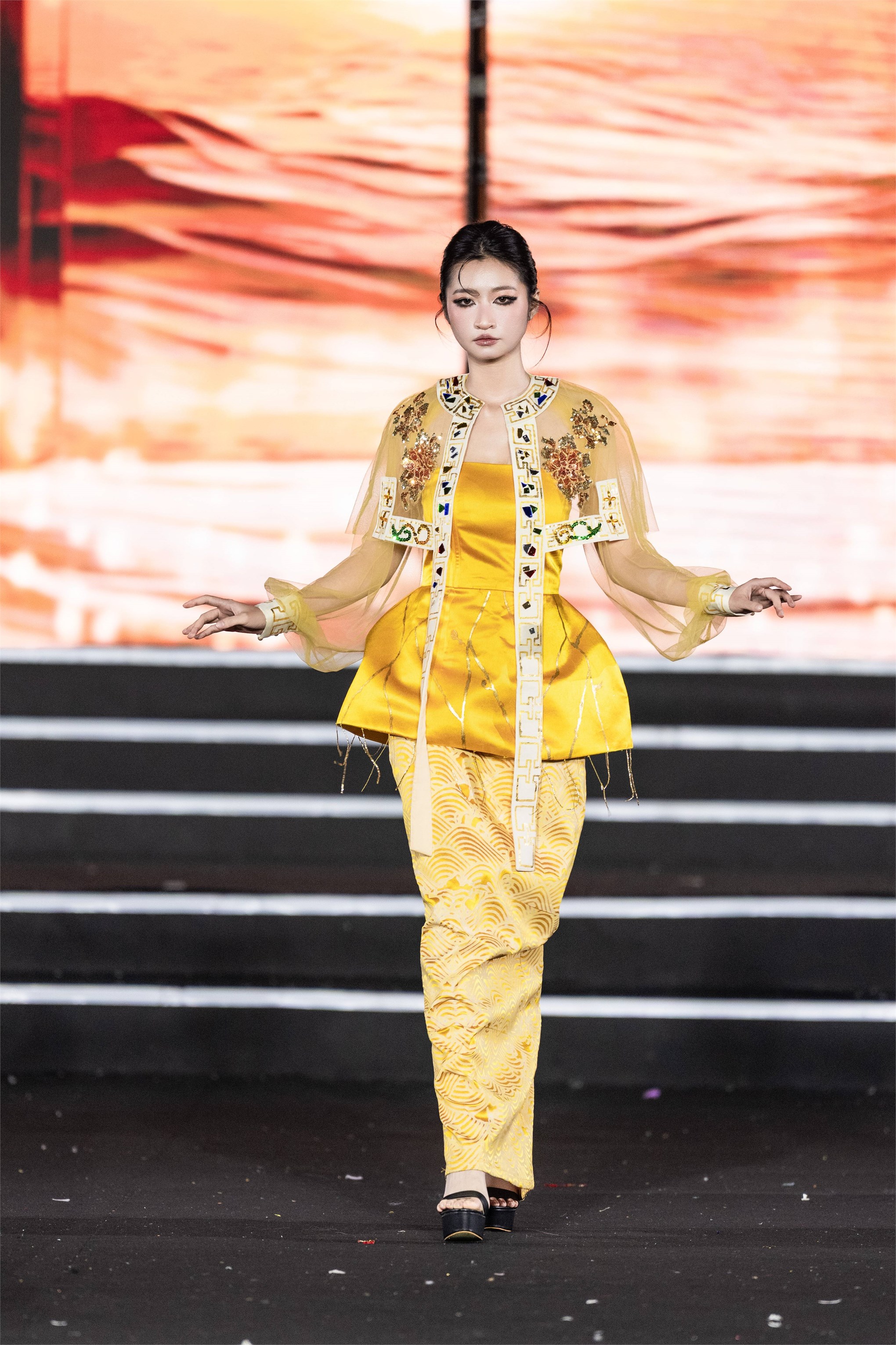 Sinh viên Khoa Công nghệ May & Thiết kế thời trang ghi đấu ấn tại sự kiện thời trang toàn cầu Global Fashion Week All Stars 2026