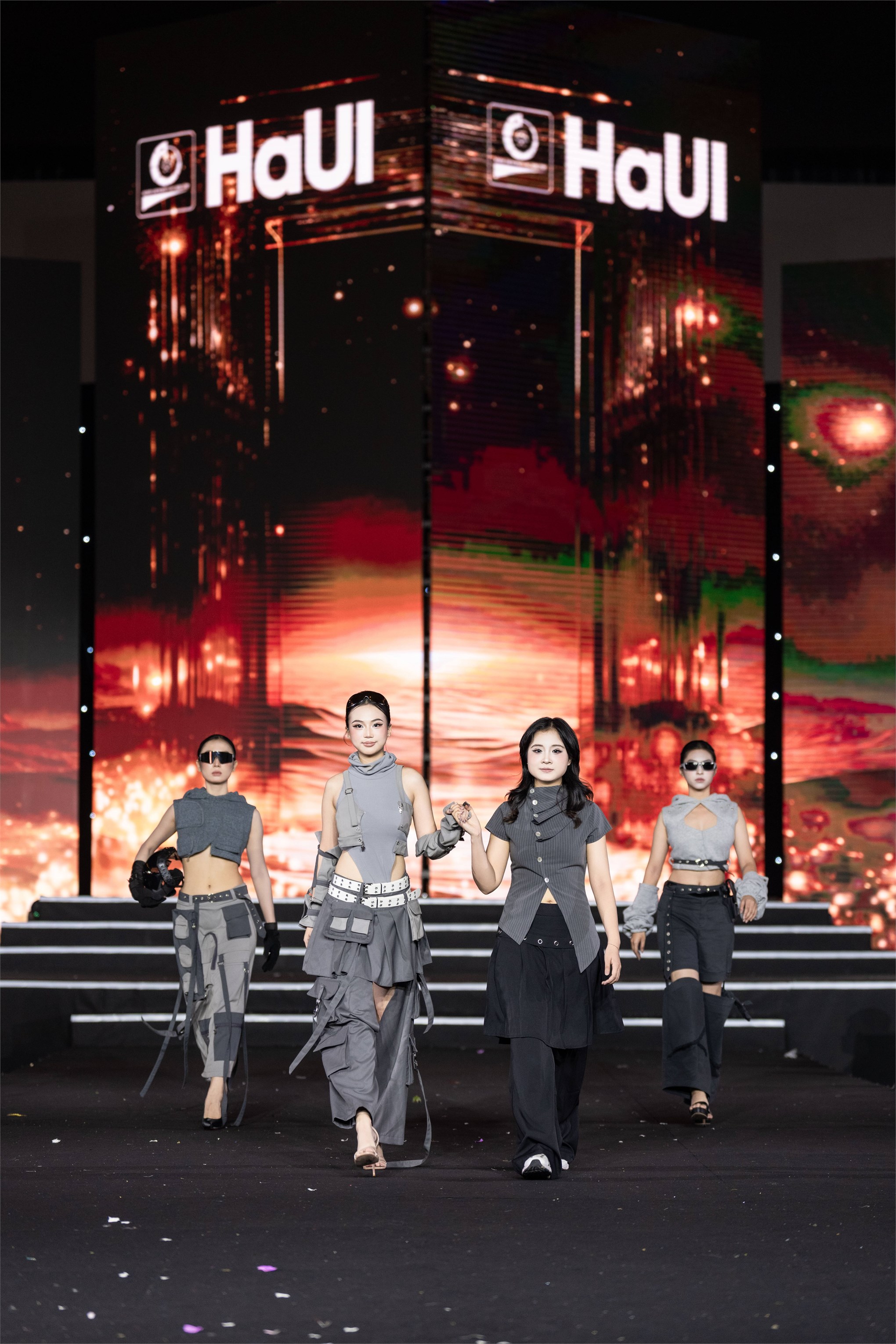 Sinh viên Khoa Công nghệ May & Thiết kế thời trang ghi đấu ấn tại sự kiện thời trang toàn cầu Global Fashion Week All Stars 2026