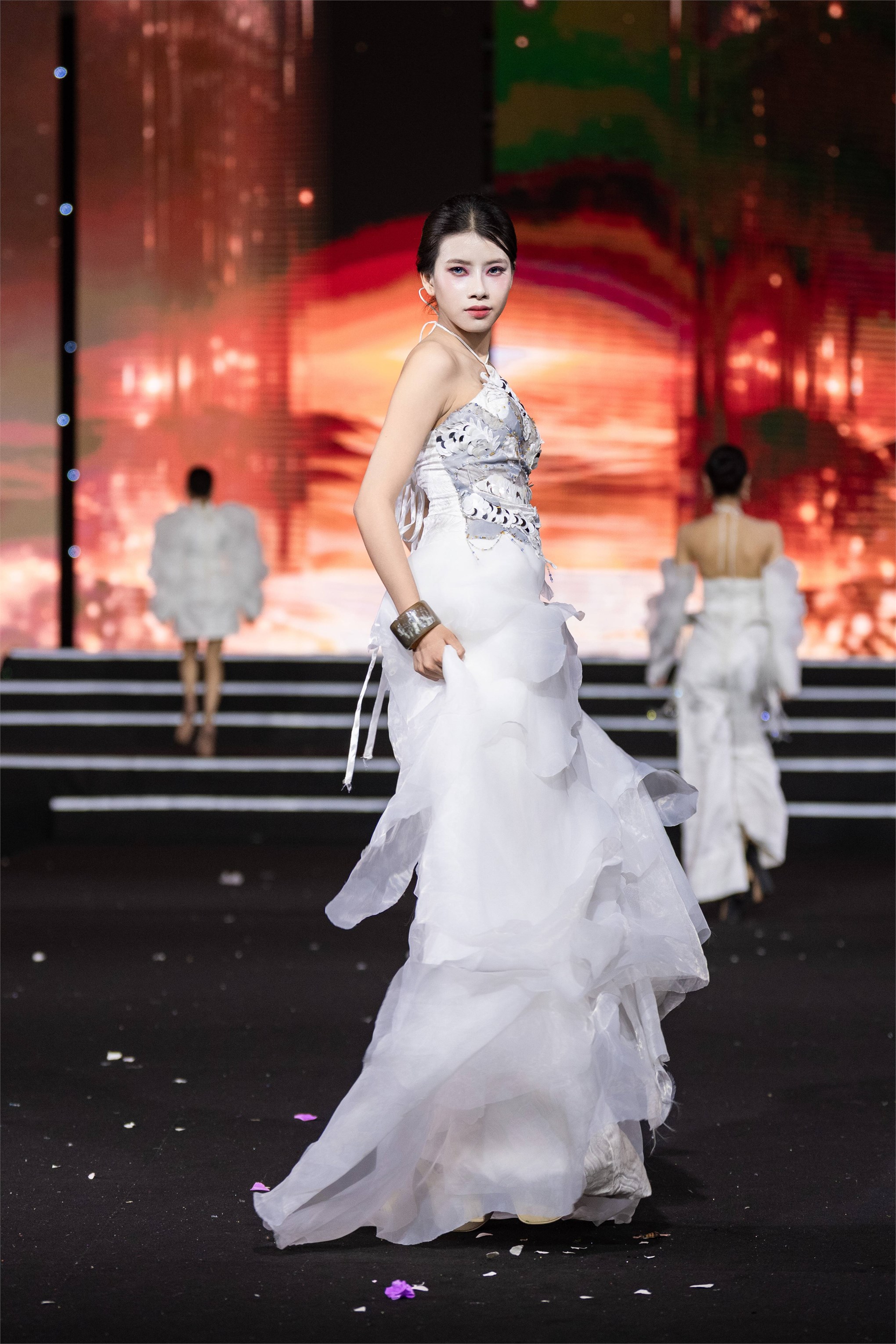 Sinh viên Khoa Công nghệ May & Thiết kế thời trang ghi đấu ấn tại sự kiện thời trang toàn cầu Global Fashion Week All Stars 2026
