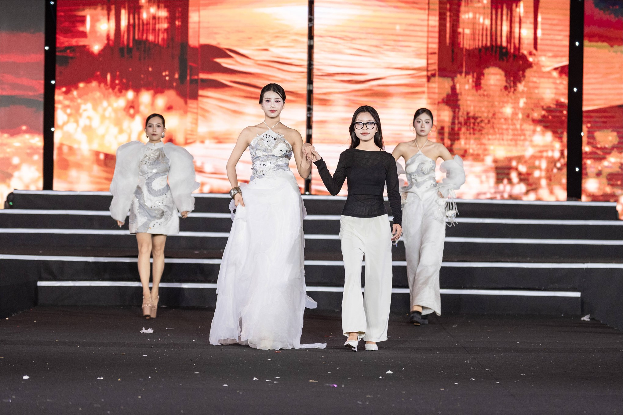 Sinh viên Khoa Công nghệ May & Thiết kế thời trang ghi đấu ấn tại sự kiện thời trang toàn cầu Global Fashion Week All Stars 2026