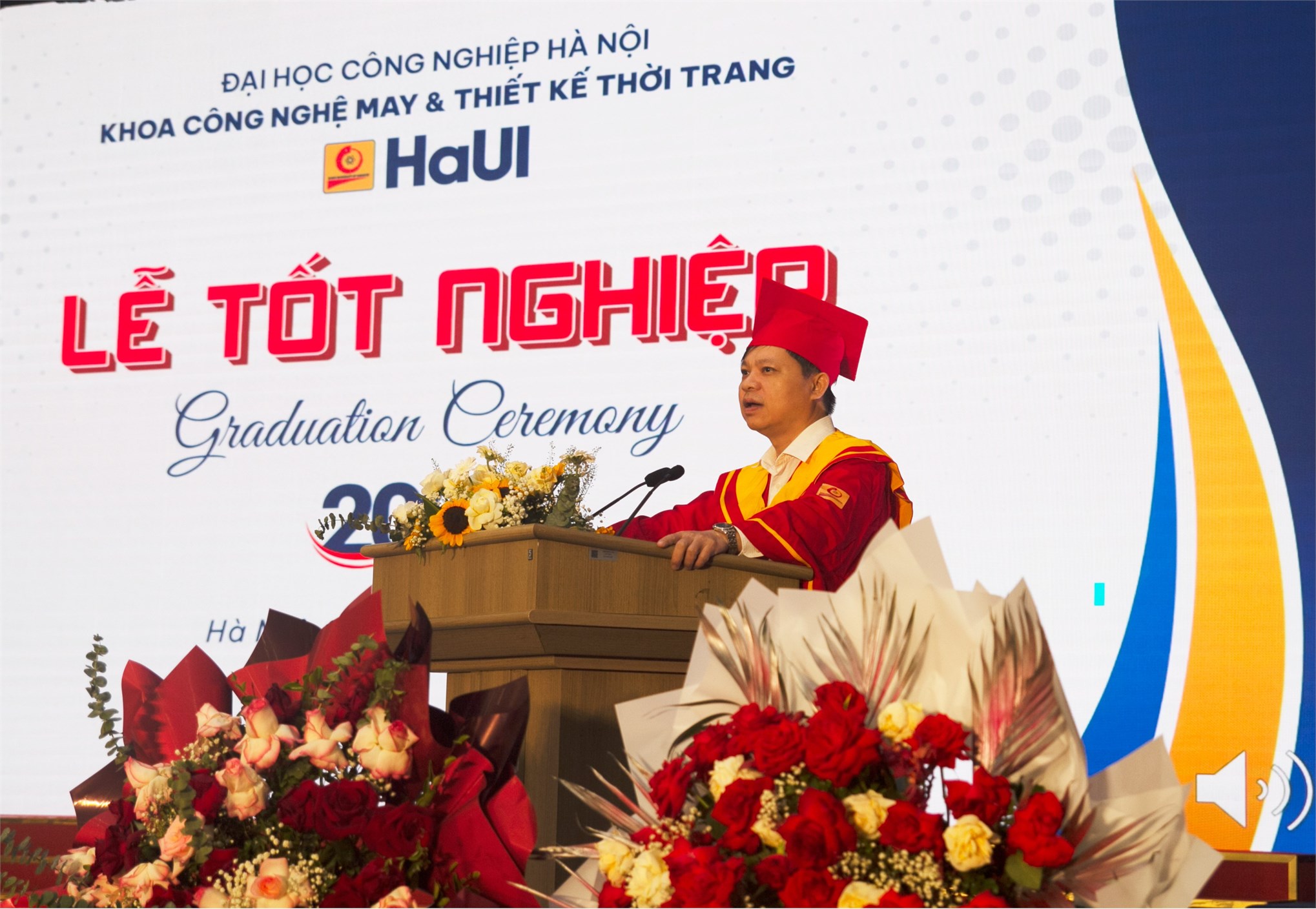 LỄ TỐT NGHIỆP KHOA CÔNG NGHỆ MAY & THIẾT KẾ THỜI TRANG NĂM 2026 - KHÉP LẠI MỘT HÀNH TRÌNH, MỞ RA NHỮNG CHẶNG ĐƯỜNG MỚI