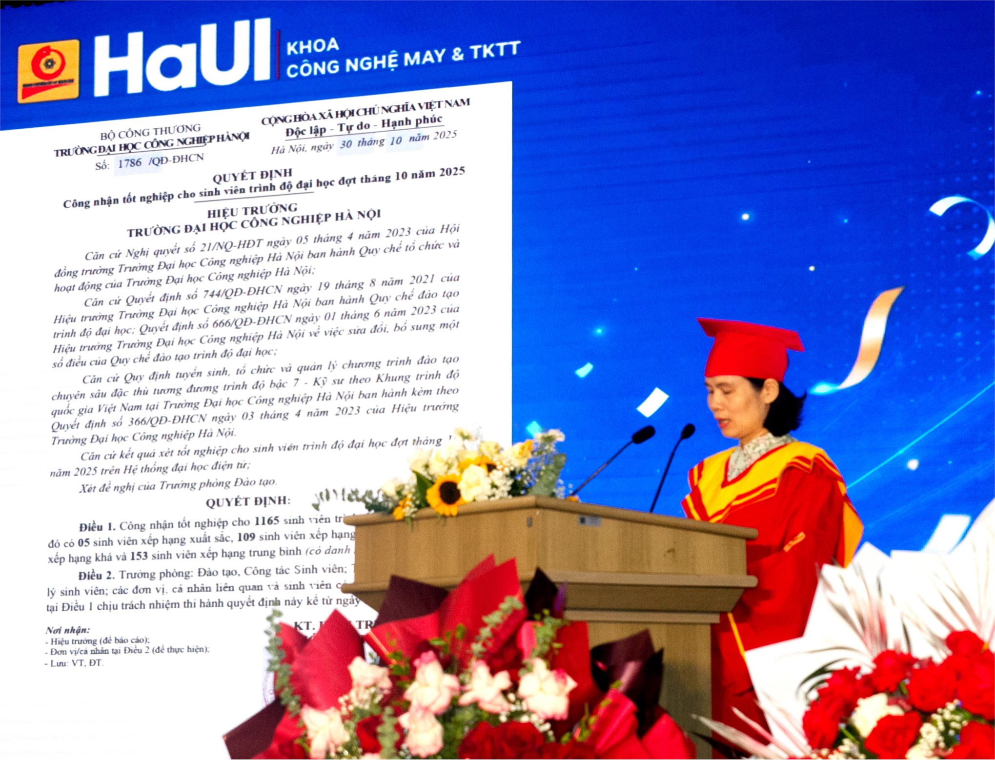 LỄ TỐT NGHIỆP KHOA CÔNG NGHỆ MAY & THIẾT KẾ THỜI TRANG NĂM 2026 - KHÉP LẠI MỘT HÀNH TRÌNH, MỞ RA NHỮNG CHẶNG ĐƯỜNG MỚI