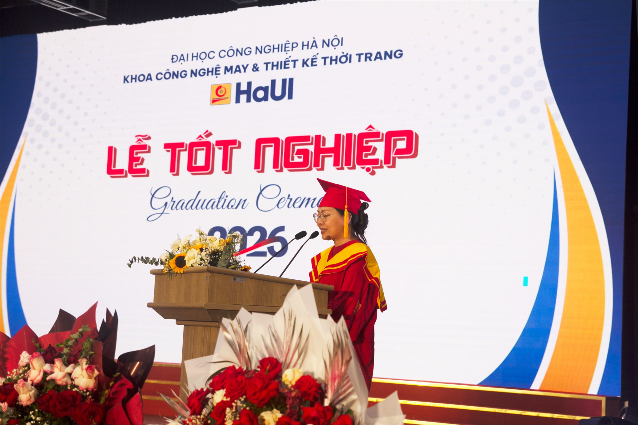 LỄ TỐT NGHIỆP KHOA CÔNG NGHỆ MAY & THIẾT KẾ THỜI TRANG NĂM 2026 - KHÉP LẠI MỘT HÀNH TRÌNH, MỞ RA NHỮNG CHẶNG ĐƯỜNG MỚI