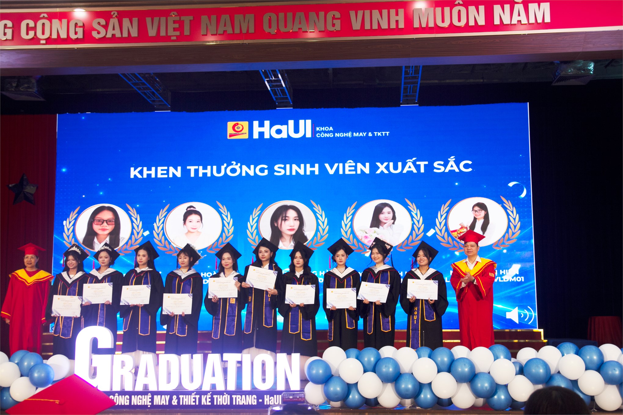 LỄ TỐT NGHIỆP KHOA CÔNG NGHỆ MAY & THIẾT KẾ THỜI TRANG NĂM 2026 - KHÉP LẠI MỘT HÀNH TRÌNH, MỞ RA NHỮNG CHẶNG ĐƯỜNG MỚI
