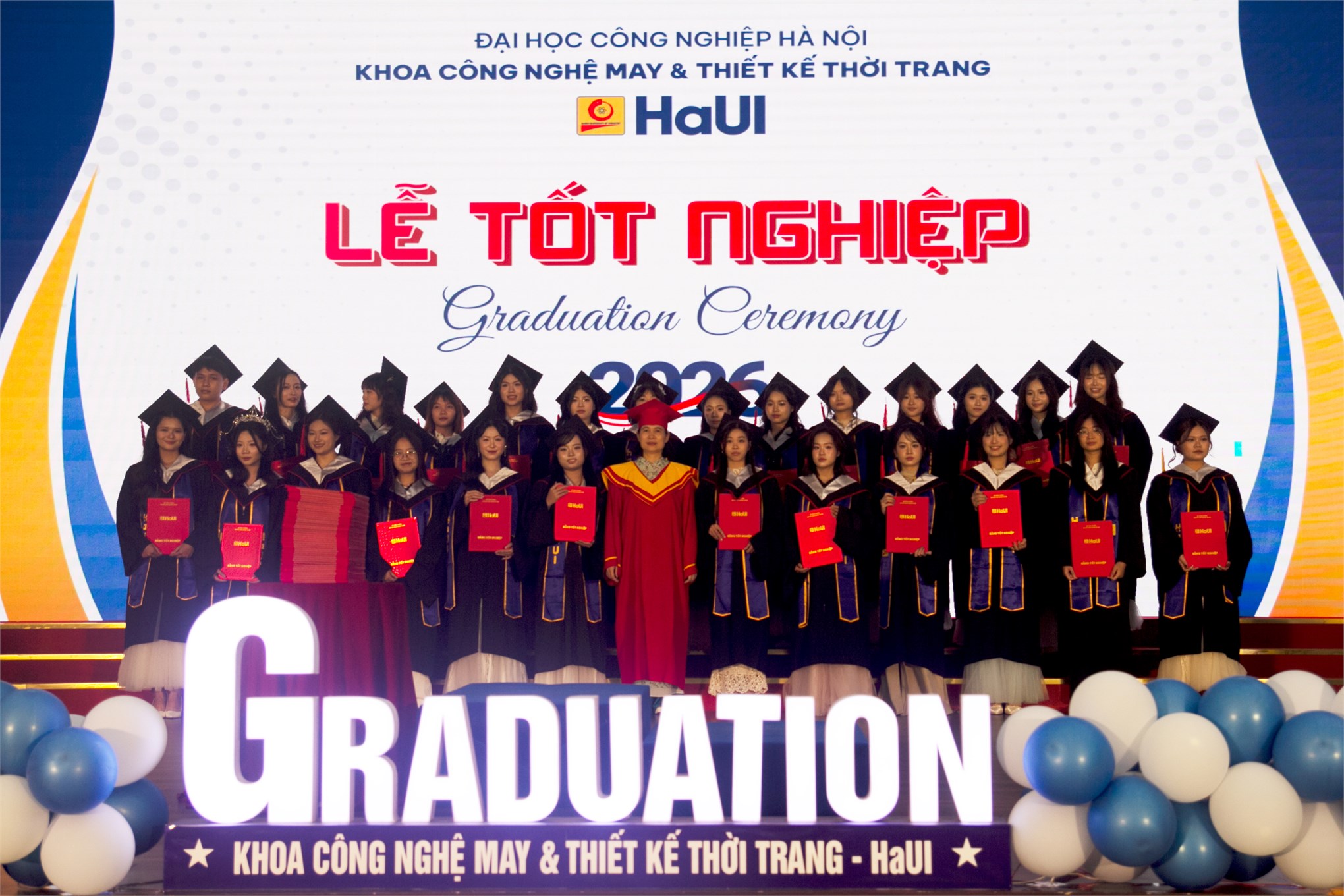 LỄ TỐT NGHIỆP KHOA CÔNG NGHỆ MAY & THIẾT KẾ THỜI TRANG NĂM 2026 - KHÉP LẠI MỘT HÀNH TRÌNH, MỞ RA NHỮNG CHẶNG ĐƯỜNG MỚI