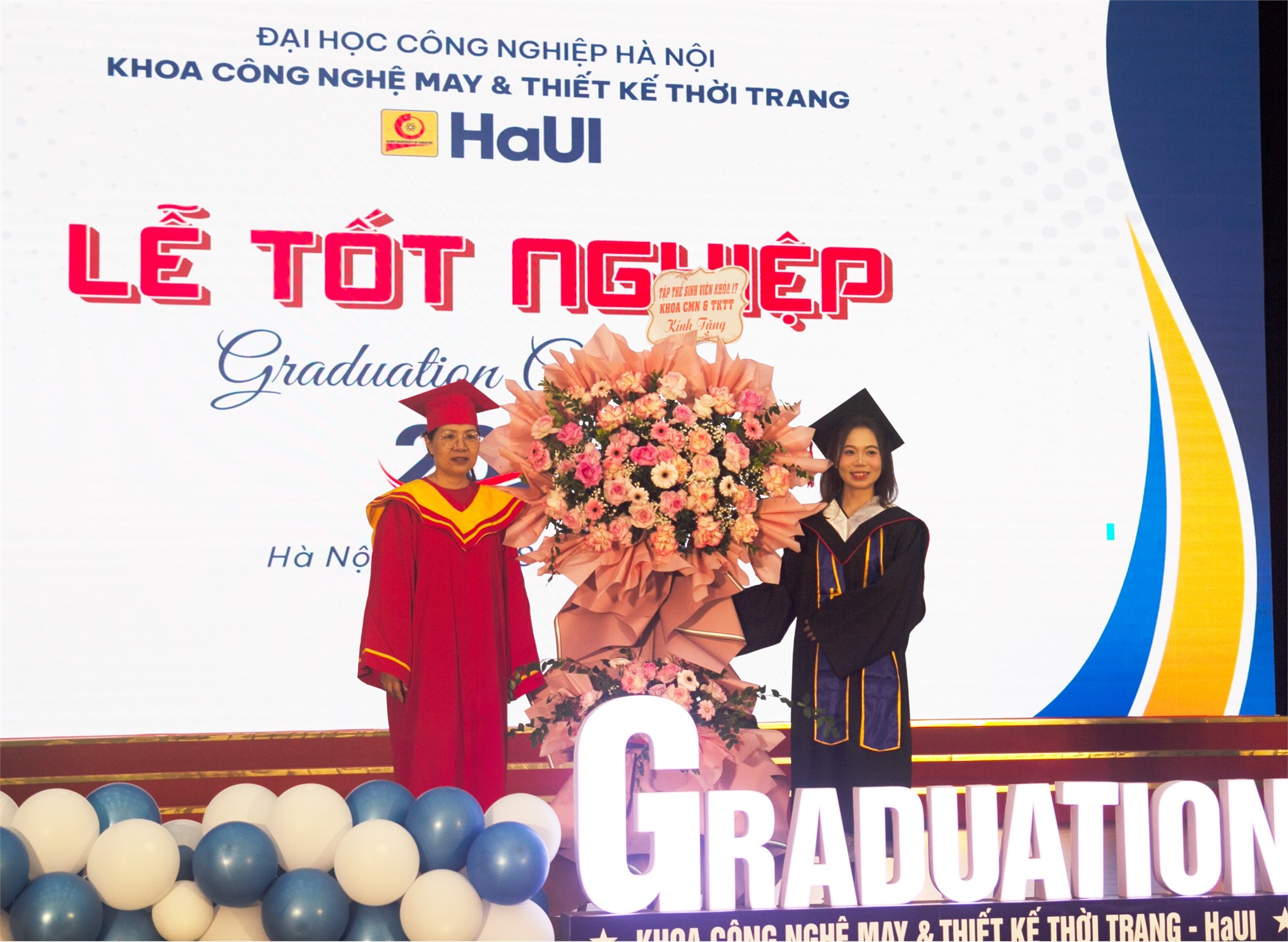 LỄ TỐT NGHIỆP KHOA CÔNG NGHỆ MAY & THIẾT KẾ THỜI TRANG NĂM 2026 - KHÉP LẠI MỘT HÀNH TRÌNH, MỞ RA NHỮNG CHẶNG ĐƯỜNG MỚI
