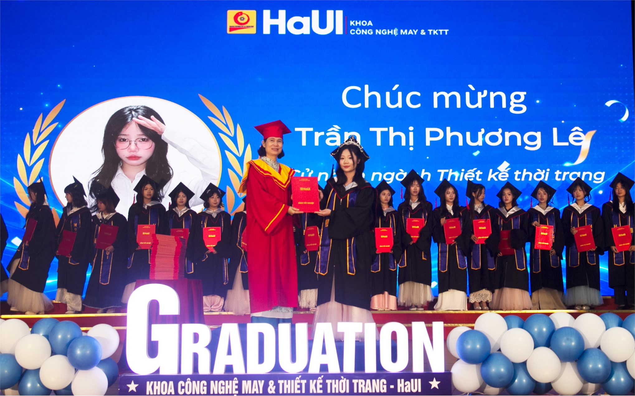 LỄ TỐT NGHIỆP KHOA CÔNG NGHỆ MAY & THIẾT KẾ THỜI TRANG NĂM 2026 - KHÉP LẠI MỘT HÀNH TRÌNH, MỞ RA NHỮNG CHẶNG ĐƯỜNG MỚI
