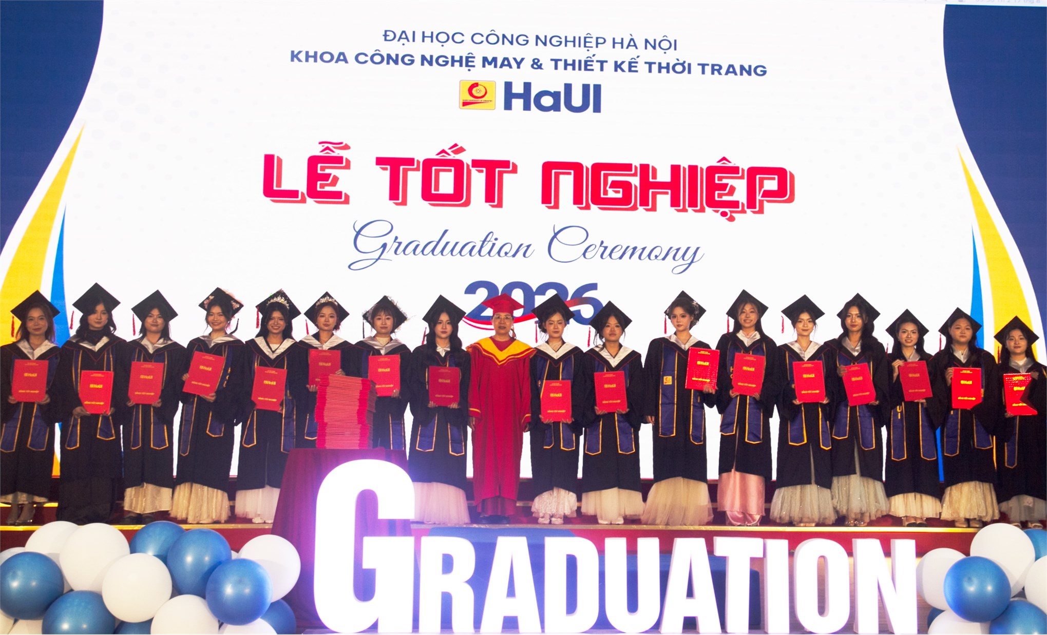 LỄ TỐT NGHIỆP KHOA CÔNG NGHỆ MAY & THIẾT KẾ THỜI TRANG NĂM 2026 - KHÉP LẠI MỘT HÀNH TRÌNH, MỞ RA NHỮNG CHẶNG ĐƯỜNG MỚI