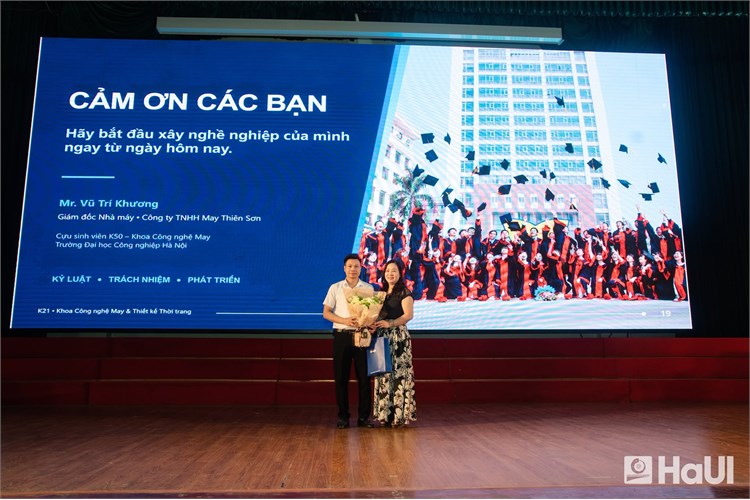 ĐỊNH HƯỚNG NGHỀ NGHIỆP CHO SINH VIÊN K21: VỮNG BƯỚC TƯƠNG LAI