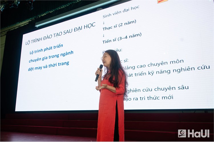 ĐỊNH HƯỚNG NGHỀ NGHIỆP CHO SINH VIÊN K21: VỮNG BƯỚC TƯƠNG LAI