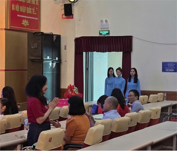 ĐỊNH HƯỚNG NGHỀ NGHIỆP CHO SINH VIÊN K21: VỮNG BƯỚC TƯƠNG LAI